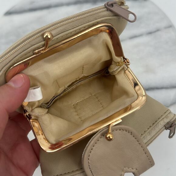 NWT cream leather coin purse - Picture 4 of 5